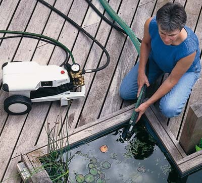 Le suceur à gravat permet d'aspirer l'eau et tous les petits cailloux d'un bassin Le suceur à gravat